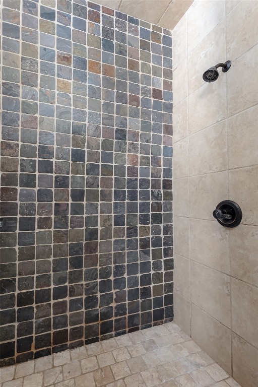 4508 Jacobs Lane, Choctaw, OK 73020 bathroom featuring tiled shower