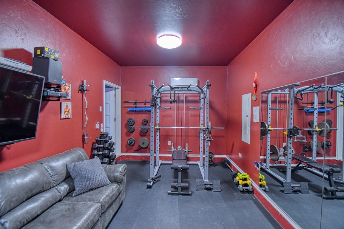 3935 Huntington Parkway, Choctaw, OK 73020 view of workout room