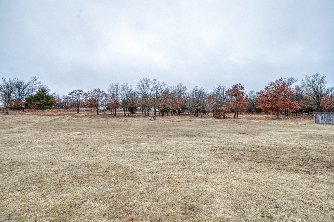 3935 Huntington Parkway, Choctaw, OK 73020 view of yard featuring a rural view