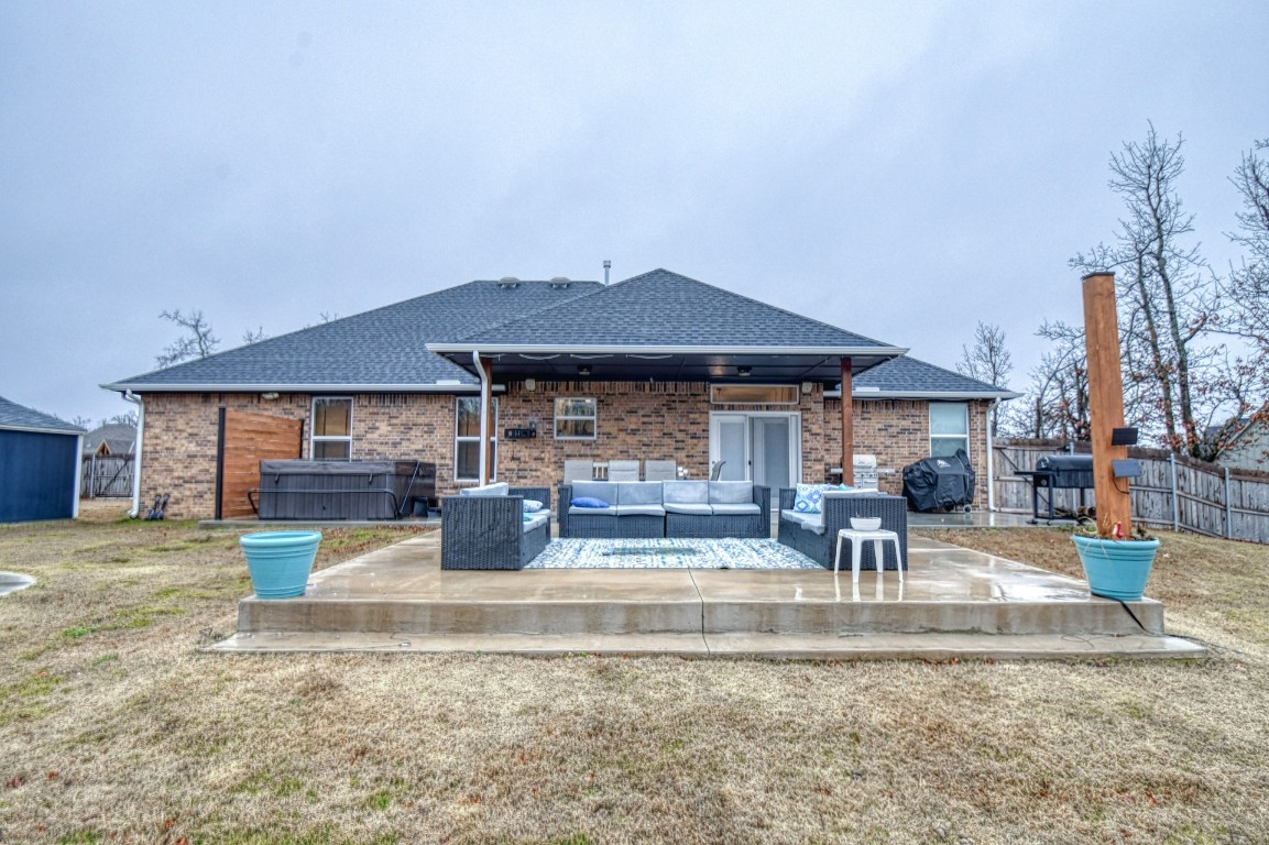 3935 Huntington Parkway, Choctaw, OK 73020 rear view of property with an outdoor living space, a yard, and a patio