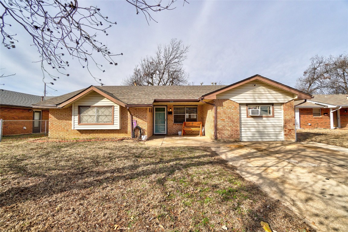 2505 N Hammond Avenue, Oklahoma City, OK 73127 ranch-style home featuring a front yard and a patio area