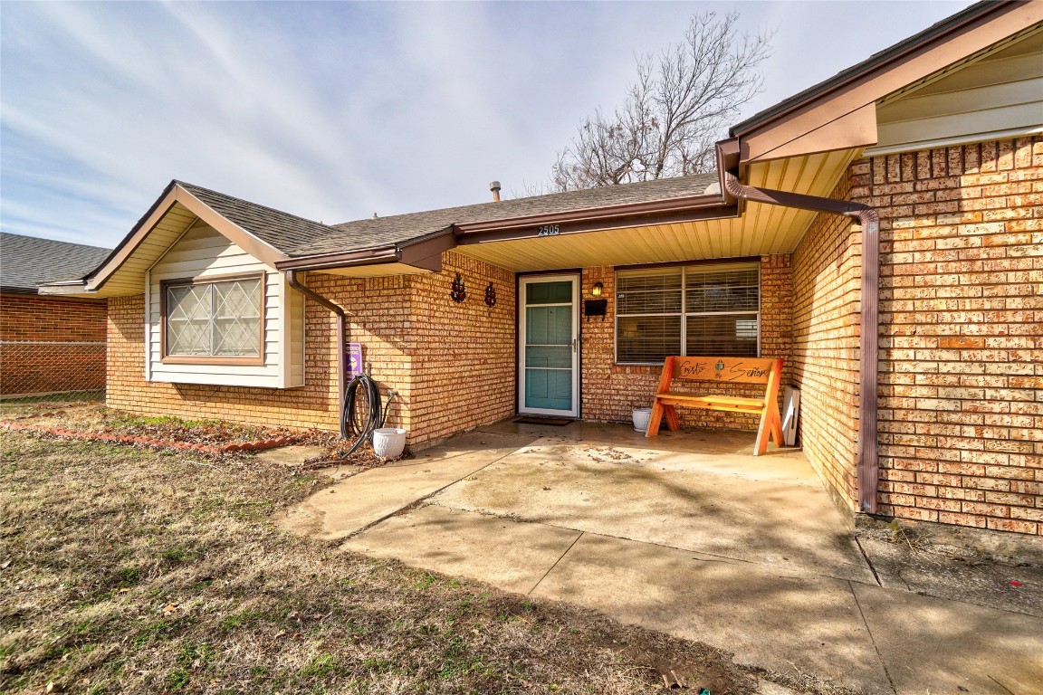 2505 N Hammond Avenue, Oklahoma City, OK 73127 back of property with a patio