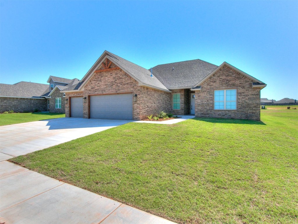 1226 Deer Ridge Boulevard, Tuttle, OK 73089 view of front facade with a front lawn and a garage