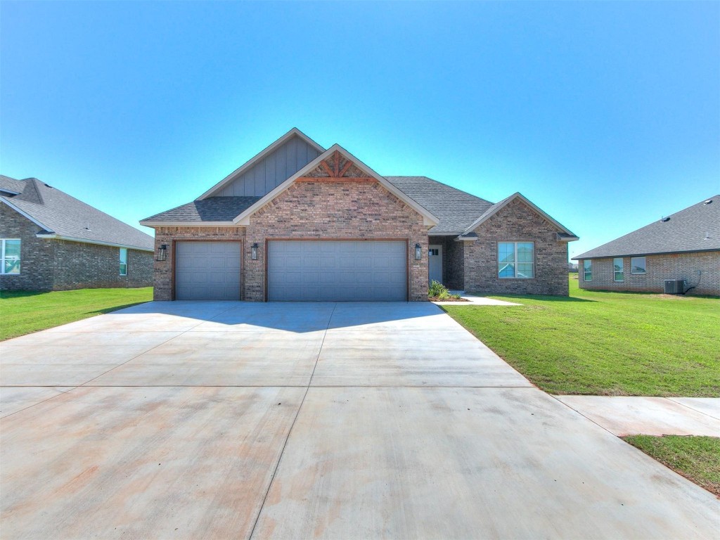 1226 Deer Ridge Boulevard, Tuttle, OK 73089 craftsman house with a front lawn, a garage, and central AC