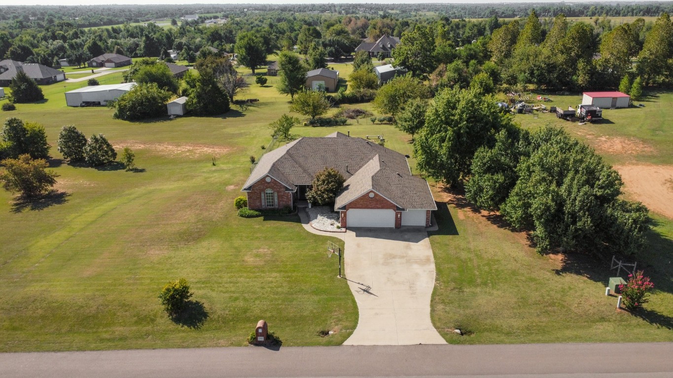 5808 E McMillin Dr, Tuttle, OK 73089 view of bird's eye view