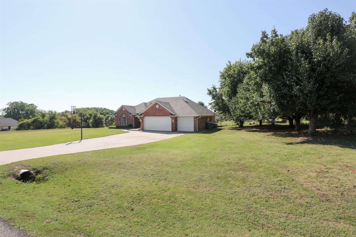 5808 E McMillin Dr, Tuttle, OK 73089 ranch-style home featuring a front lawn and a garage