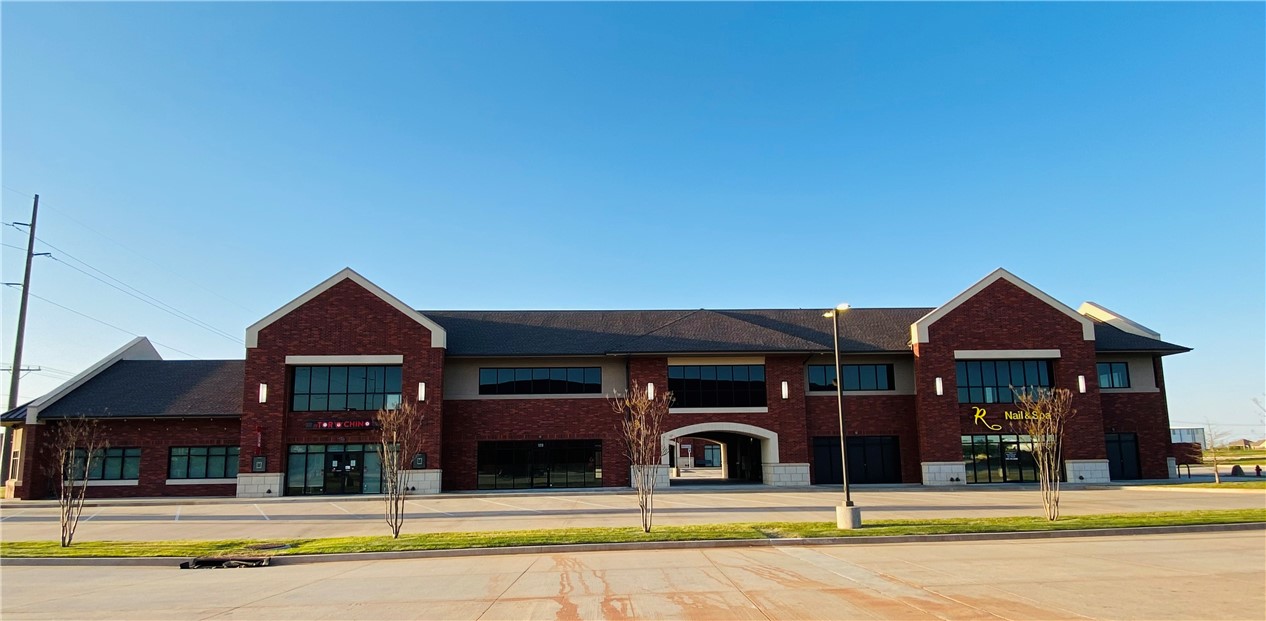 36th North at 2801 36th Ave Norman, OK 73072. $20.00/sq. ft. Triple Net Lease (NNN). Total space available 6,078sq. ft. Available Suites on 2nd floor include: Ste#200 2,701sq. ft/$4,501, Ste#201 2,975sq. ft/$4,958. Vacant spaces can be combined. Minimum 3 year lease