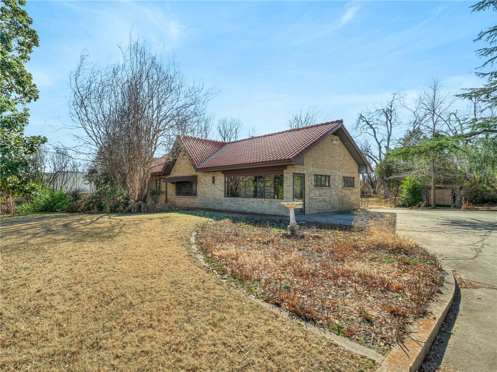 Come live on this spectacular piece of property, close to OU Campus!