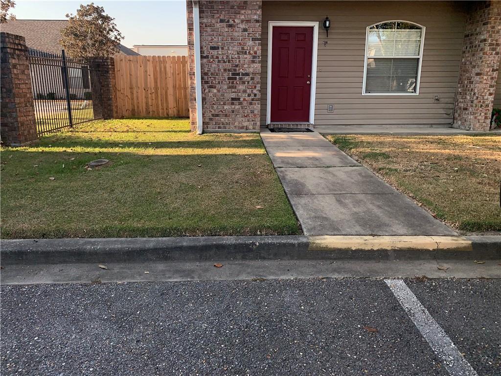 Front porch / entry