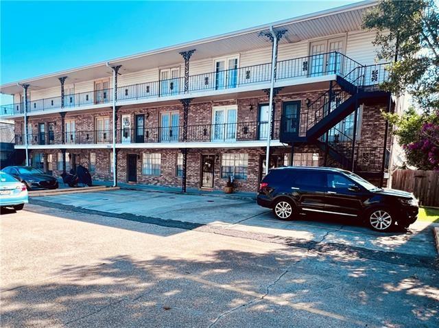 2909 Independence Street 9