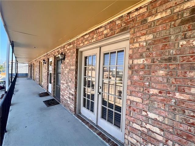 2909 Independence Street 9