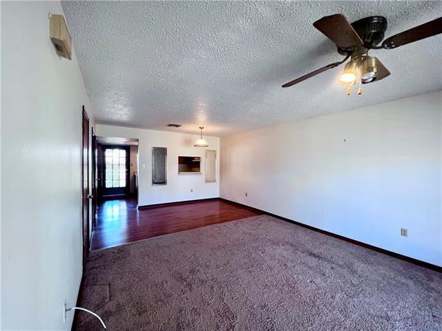 2909 Independence Street 9