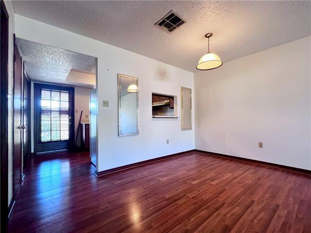 2909 Independence Street 9