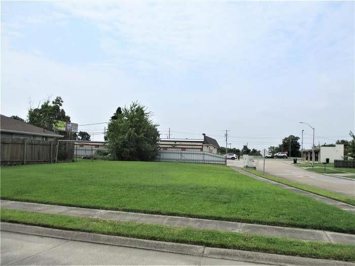 2007 Congressman Hebert Drive, Chalmette, Louisiana image 1