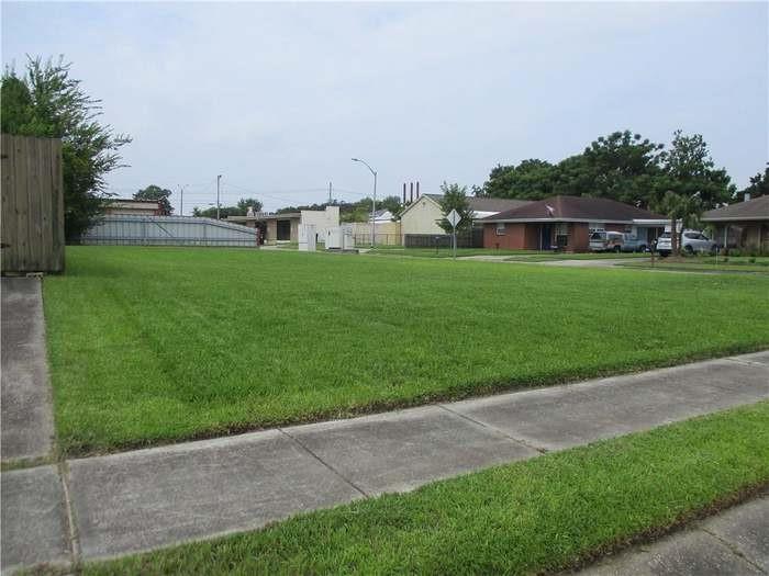 2007 Congressman Hebert Drive, Chalmette, Louisiana image 2