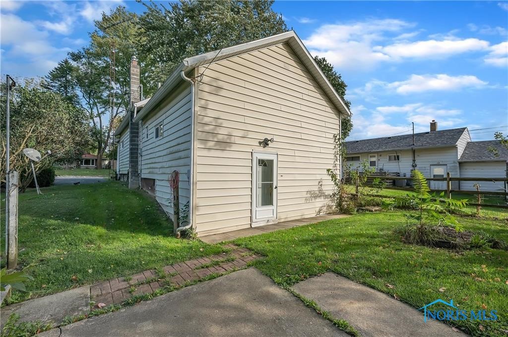 Listing photo id 20 for 146 Lawrence Avenue