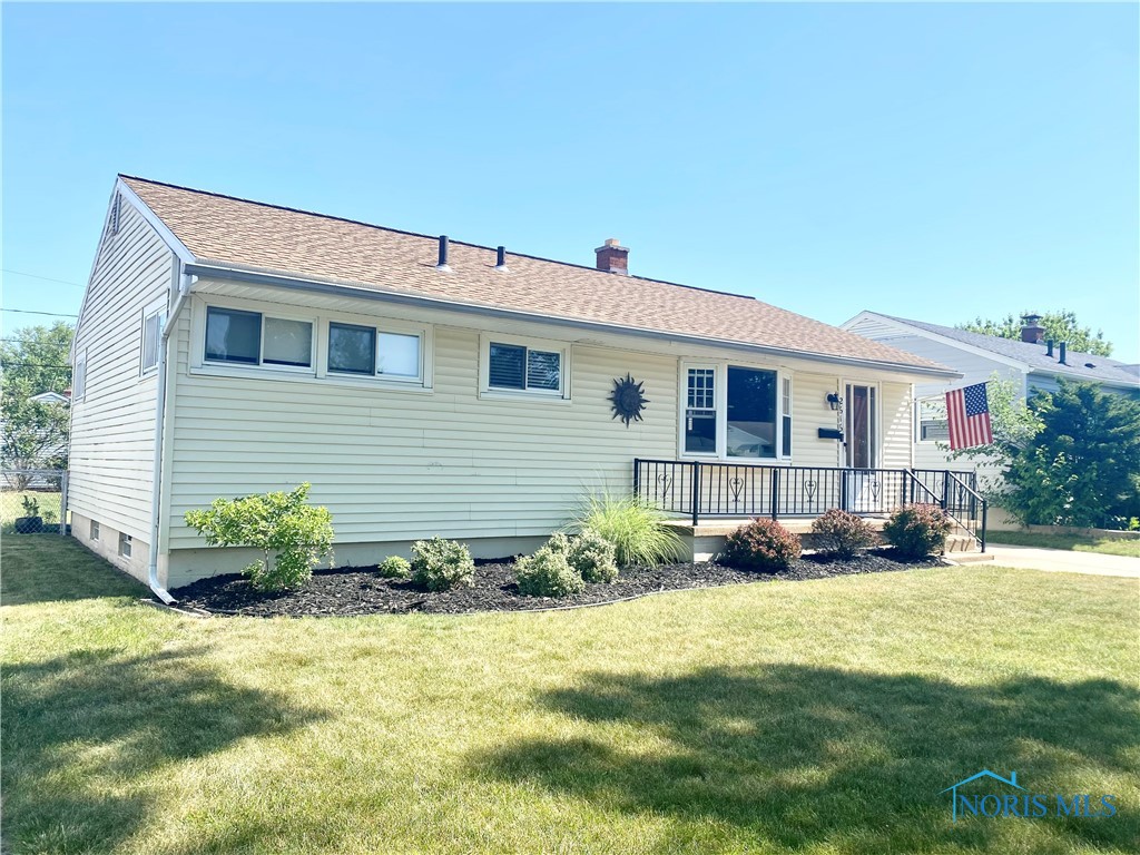 Listing photo id 2 for 2616 Wyndale Road