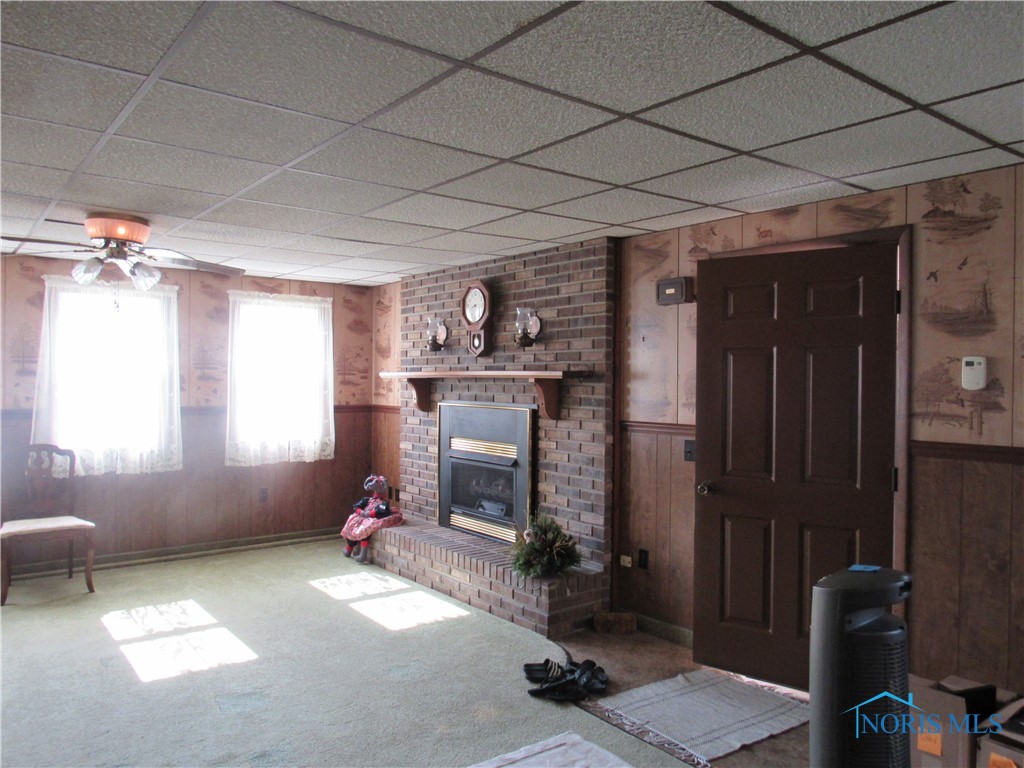 Listing photo id 12 for 409 Maplewood Street