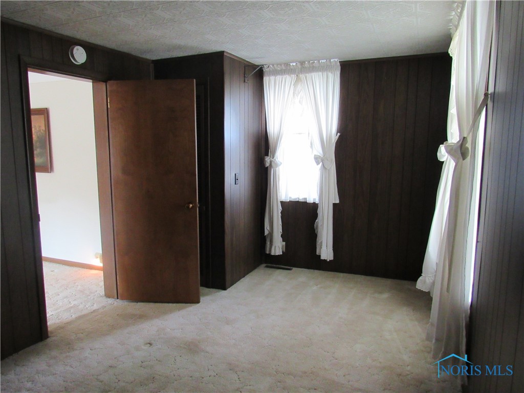 Listing photo id 21 for 409 Maplewood Street