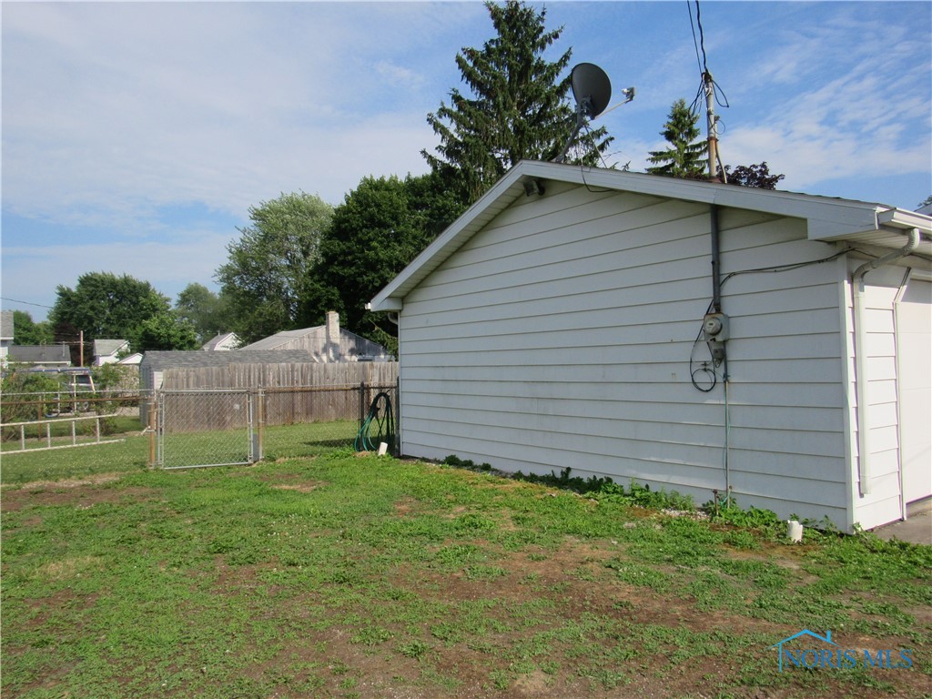 Listing photo id 26 for 409 Maplewood Street