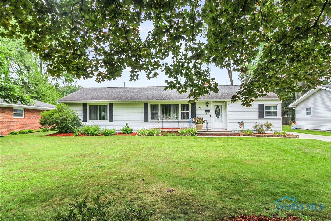 Listing photo id 2 for 619 Brookside Drive