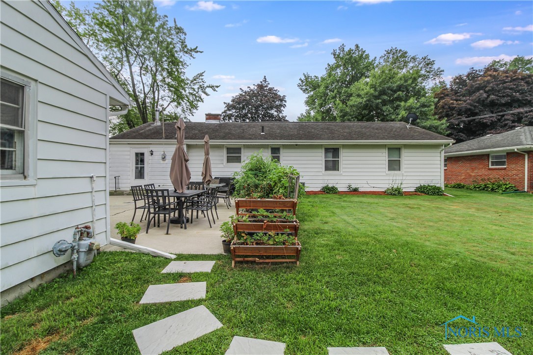 Listing photo id 28 for 619 Brookside Drive