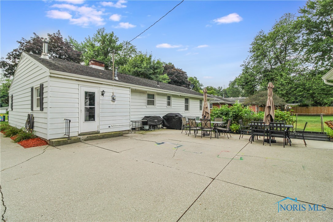 Listing photo id 29 for 619 Brookside Drive