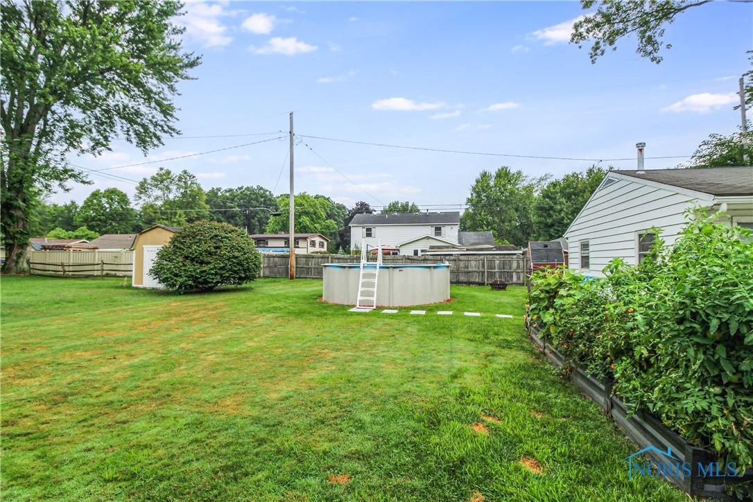 Listing photo id 32 for 619 Brookside Drive