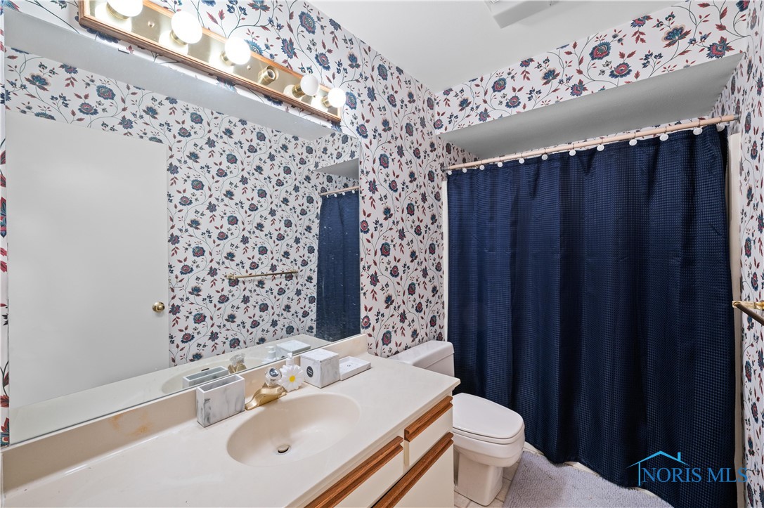 Listing photo id 24 for 2924 Joelle Drive