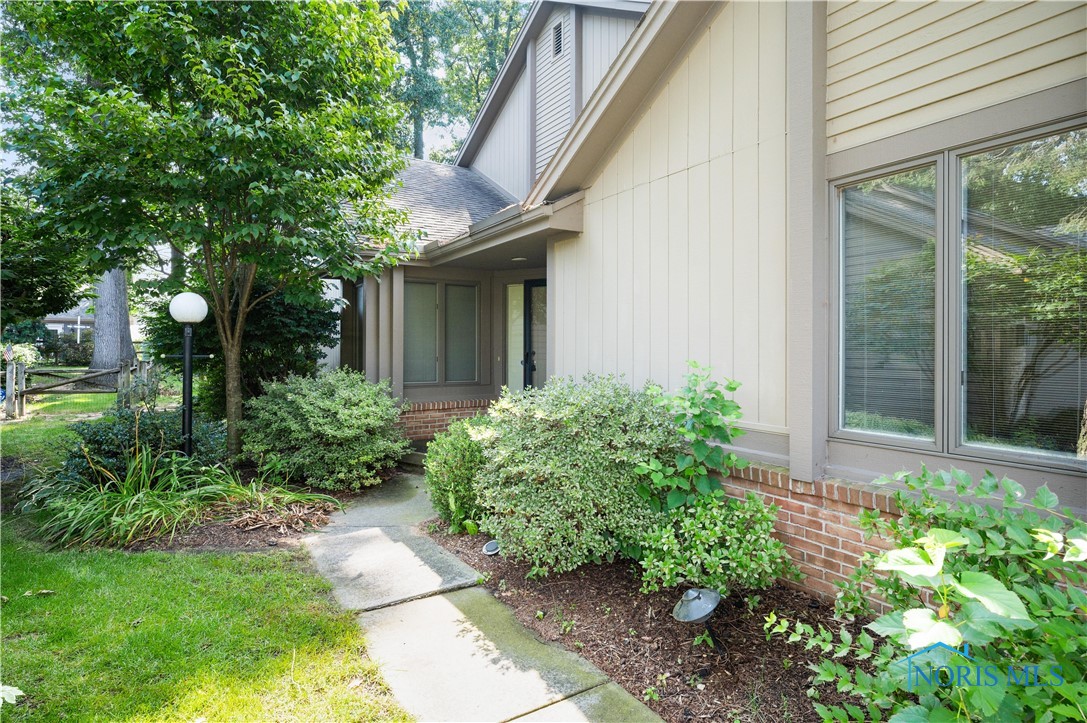 Listing photo id 26 for 2924 Joelle Drive