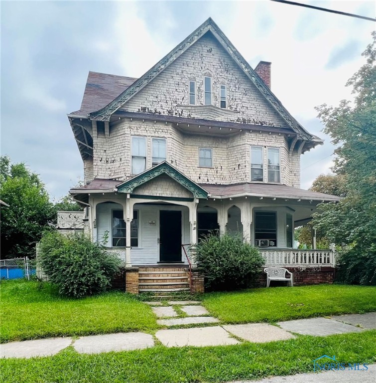 Online Only Auction! Bidding ends Wednesday, October 4th @ 6:00pm! Remarkable 1901 Victorian Mansion with 4 fireplaces, beautiful woodwork, staircase, and a huge wrap around porch! Six room basement for ample storage! A very solid home w/ good mechanics! Has been used as an outreach center in the past. Is set up to possibly be a duplex as well. Needs updating and a new loving owner!