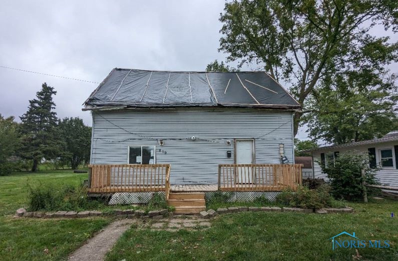 Great opportunity to buy this one and a half story fixer upper located in Celina, OH and coming with 2 parcels totaling .363 acre (46x165 and 50x165).  The interior has 1180 sq. ft. with 2 bedrooms and 1 bathroom, kitchen, dining room, laundry/utility and a bonus room.
