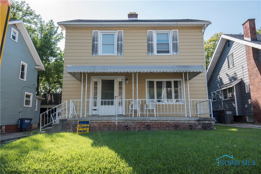 Attention Investors! West Toledo home with long-term tenant rented 850 month-to-month. Newer siding and roof. Full basement with rec room and loads of storage. Home will be sold as-is.
Can be sold as a package of other West Toledo homes, see MLS attachment for details.