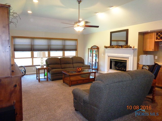 1500 AUTUMN DR, Findlay, 45840, 3 Bedrooms Bedrooms, ,2 BathroomsBathrooms,Residential,Closed,AUTUMN DR,H133534