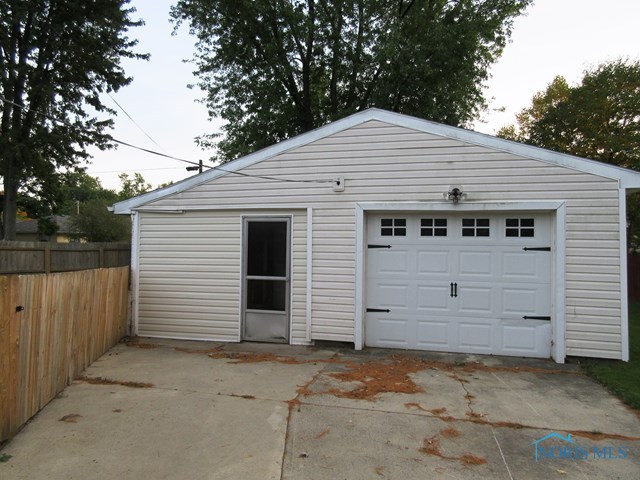 427 LESTER AVE, Findlay, 45840, 2 Bedrooms Bedrooms, ,1 BathroomBathrooms,Residential,Closed,LESTER AVE,H133647