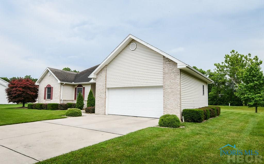 211 FAIRMONT DR, Findlay, 45840, 4 Bedrooms Bedrooms, ,4 BathroomsBathrooms,Residential,Closed,FAIRMONT DR,H137427