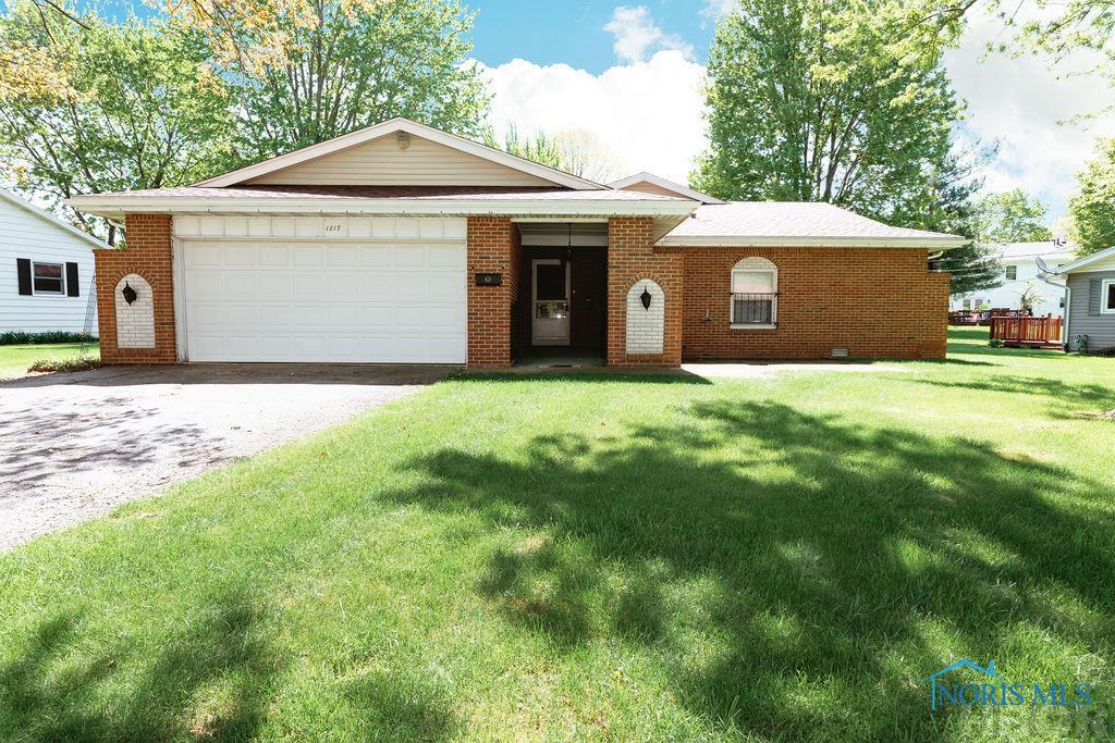 1217 HEATHER DR, Findlay, 45840, 3 Bedrooms Bedrooms, ,2 BathroomsBathrooms,Residential,Closed,HEATHER DR,H139453