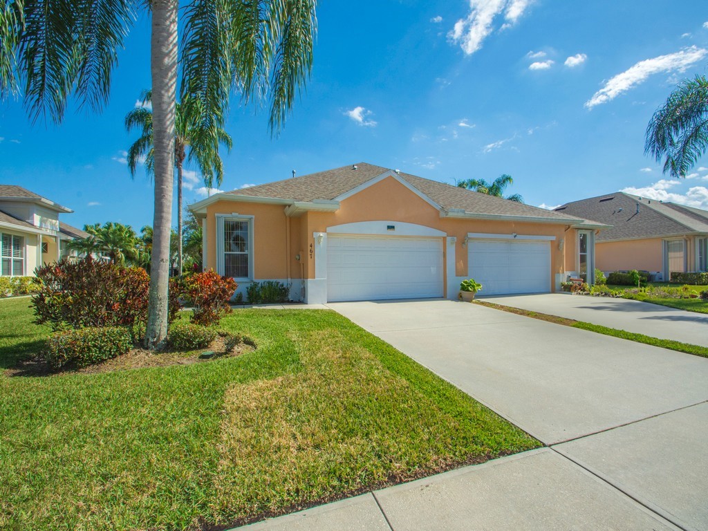 Citrus Springs.... a premier community along Florida's Treasure coast in the ocean side city of Vero Beach! This clean and quaint 3/2 Villa w/ water views of Lake Valencia has a split floor plan. a large kitchen a 2020 ROOF and more! Sally, tell us what's included in the HOA..Sally: A large pool, that's heated in the winter, TONS of social groups including a pickleball group, tennis, a library, your own lawn care, sidewalks for walking throughout the neighborhood, the list goes on! Call today.