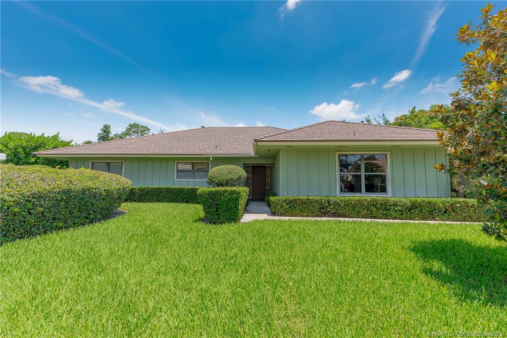 8625 SE Gulfstream Place, Hobe Sound, FL 33455