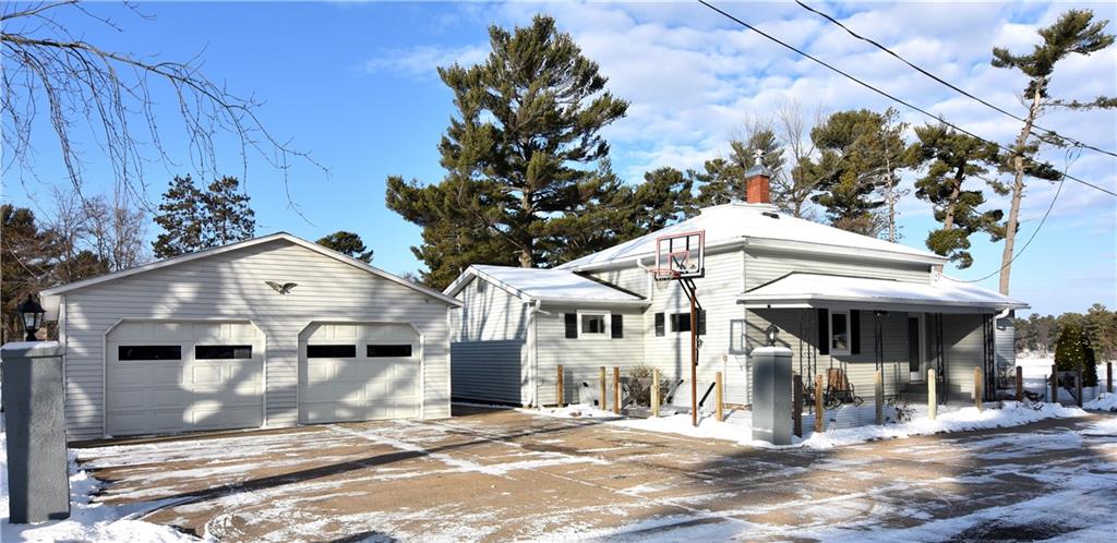 Welcome home to the remodeled lake house of your dreams!