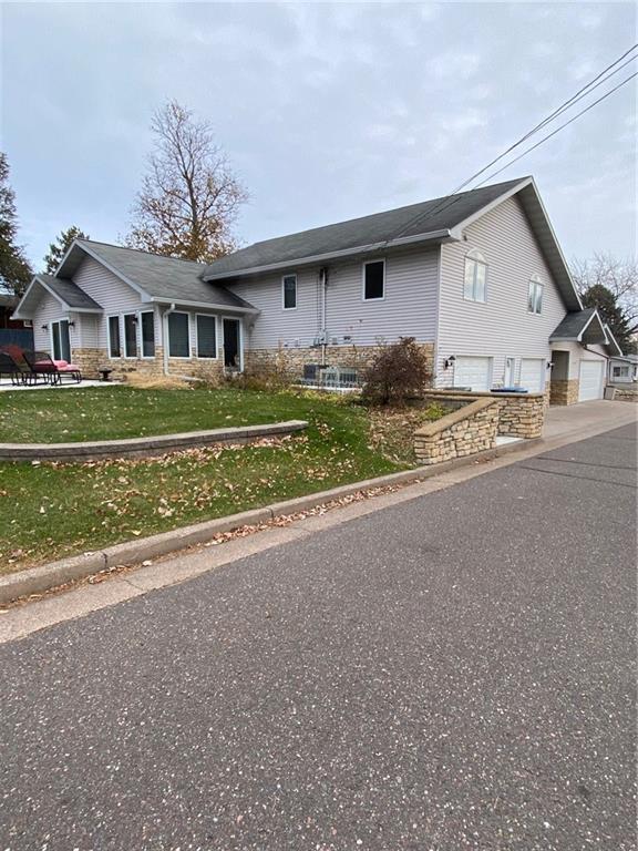 609 Walter St, Spooner, WI 54801