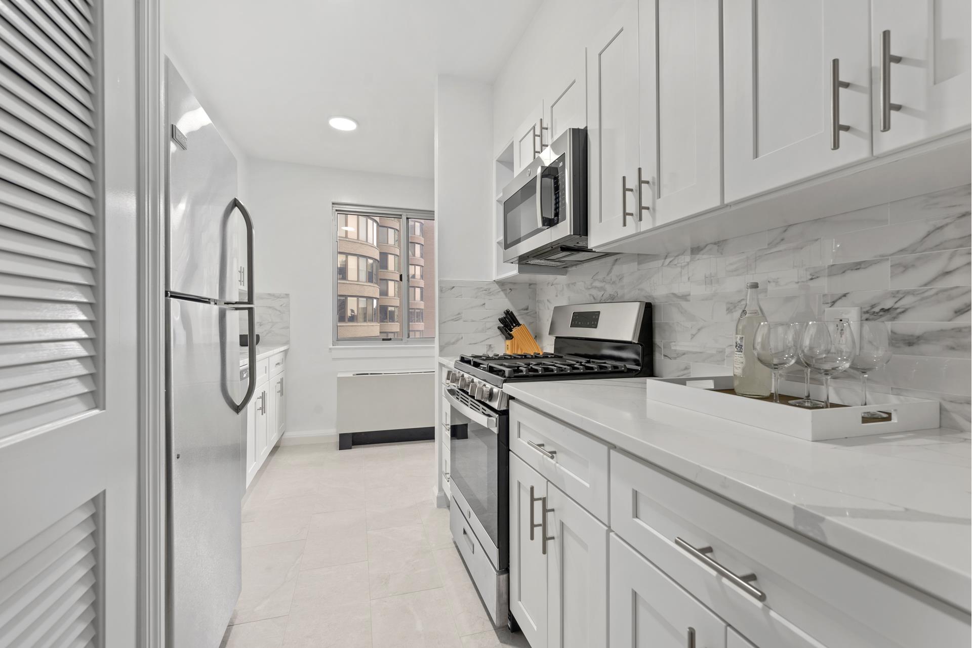 308 E 38TH Street 21A, New York City, NY 