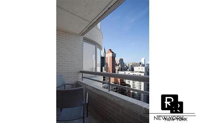 330 E 38th Street 11-L, New York City, NY 