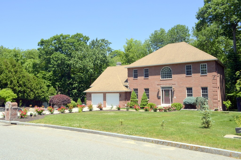 10 Red Brook Crossing, Lincoln, RI 02865