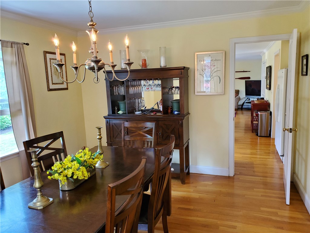 Dining room to Kitchen/ family room