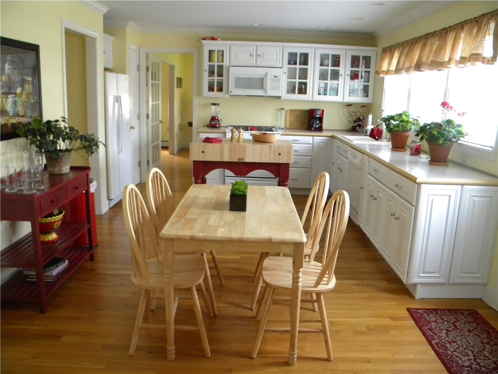 View Dining/ Eat in Kitchen to dining room