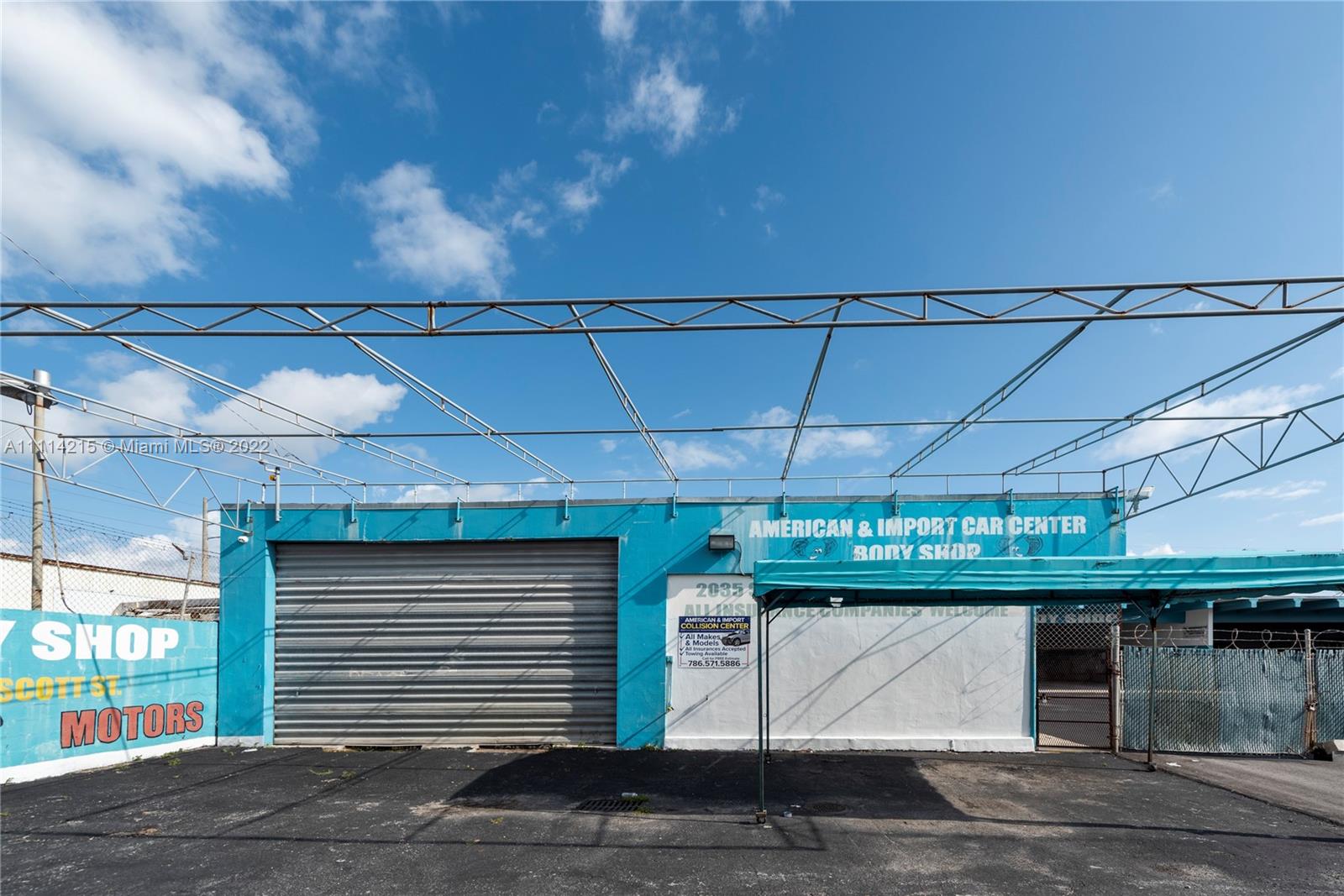 Excellent opportunity to lease an 11,000 SF distribution center. All business collision equipment is conveyed including two paint booths, one for commercial vehicles.
A large additional lot to the west is also available.