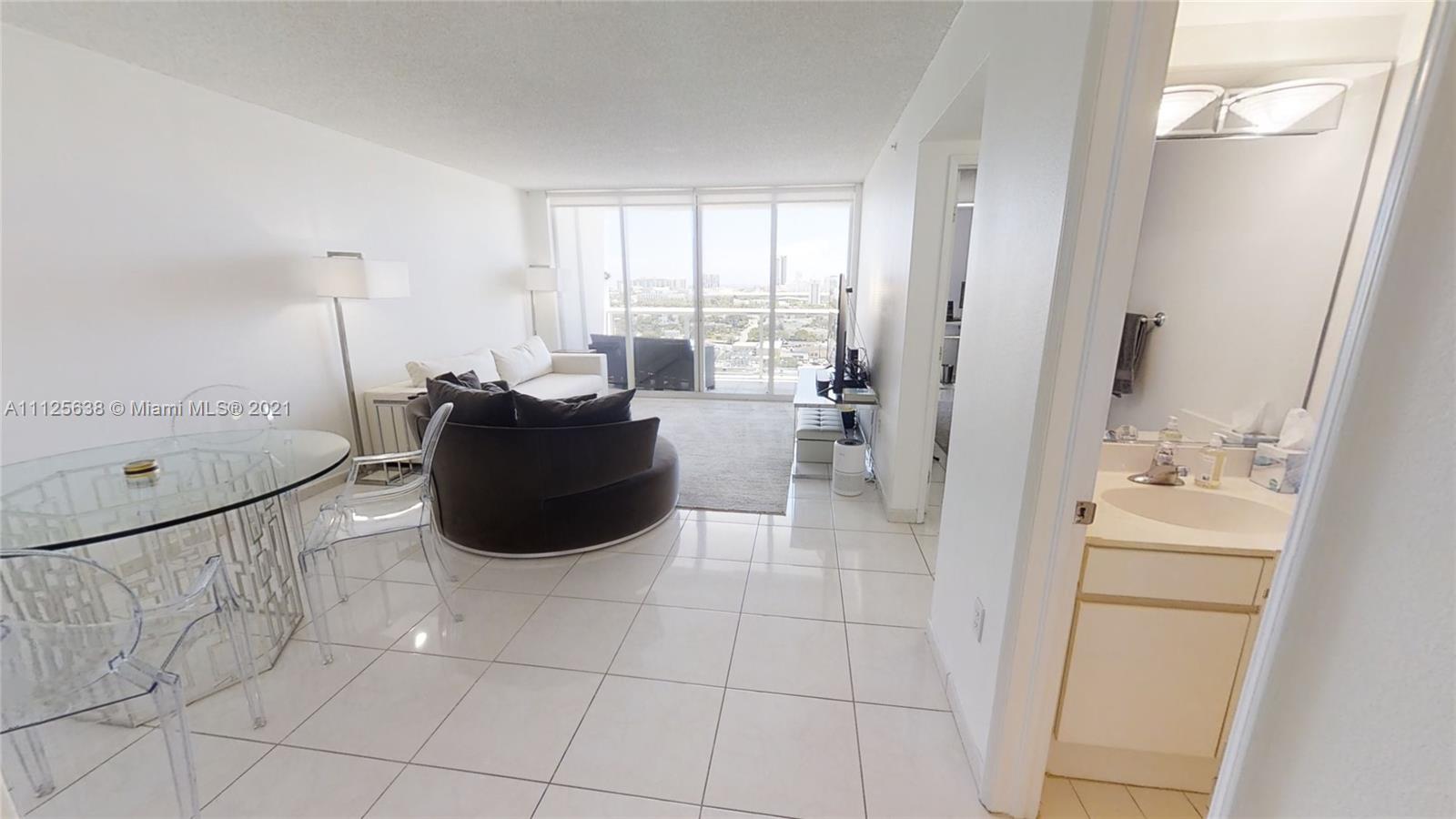 One bedroom + guest 1/2Bath in Sunset Harbour South Tower. Balcony Faces East. Tile flooring throughout. Separate Shower & Bathtub in master. Washer/Dryer closet. Bldg amenities: Bay walk, marina, fitness center, 2 pools, 1 assigned parking P1030 & valet parking.