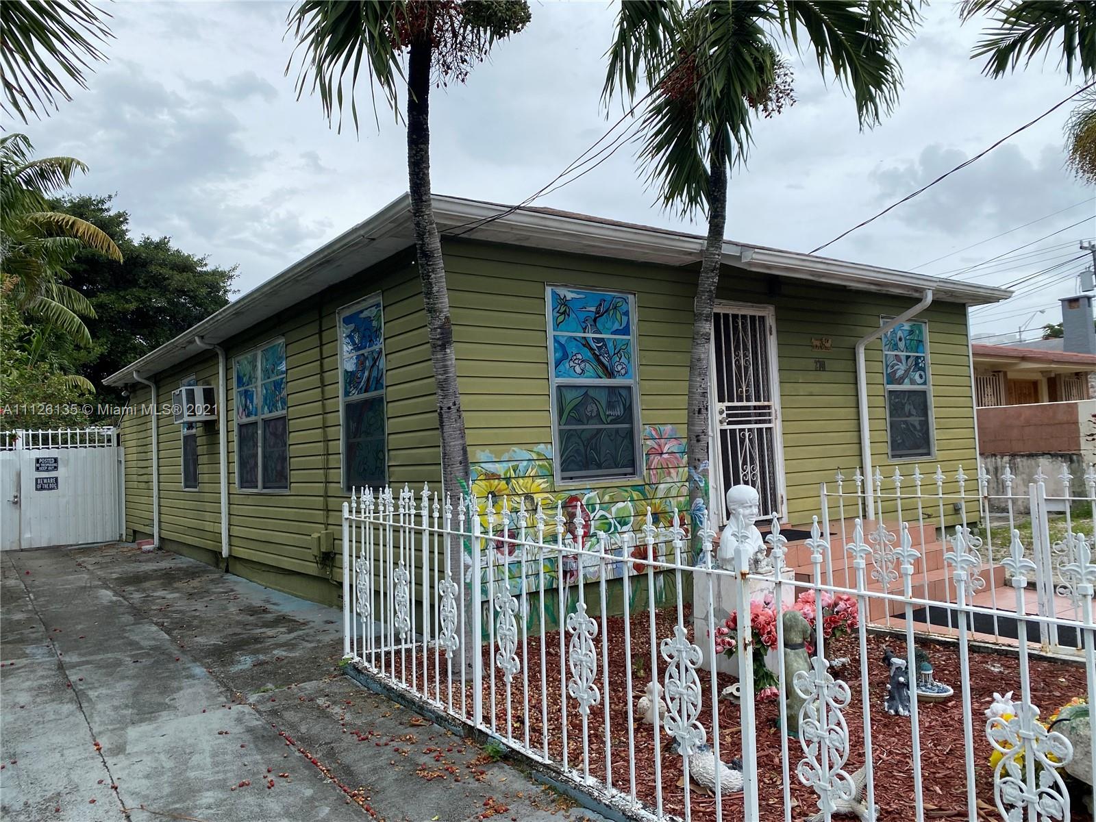 2741 SW 25th Ter  For Sale A11126135, FL