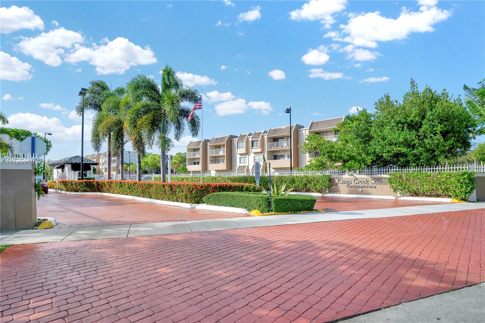 Immaculate 2 bedroom & 2 bathroom condo in the heart of Kendall near highly sought after Downtown Dadeland.  Great association with plenty of amenities. Beautifully maintained gated community with security guard which overlooks the canal.  Don’t miss out on this amazing opportunity!